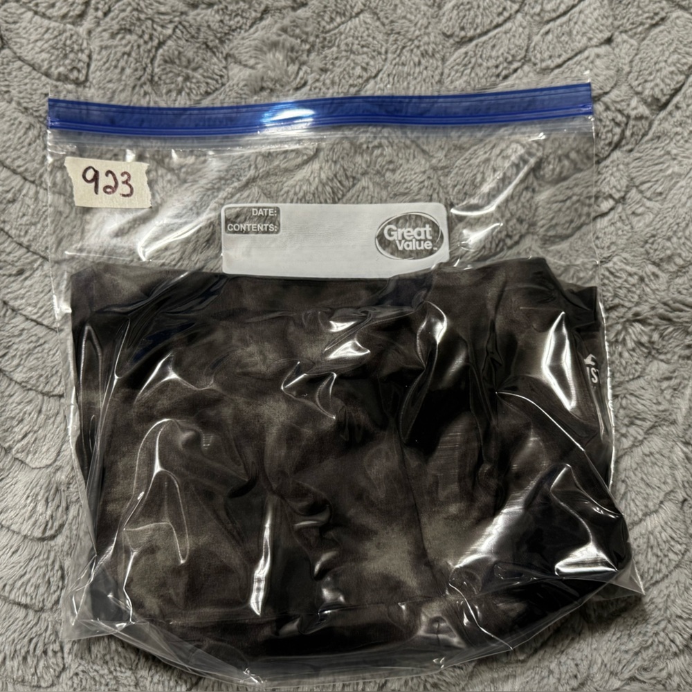 Hollister Black and Gray Short Sleeve Tee - Picture 7 of 7
